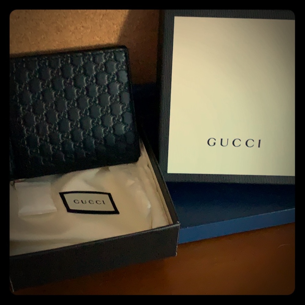 Gucci signature wallet